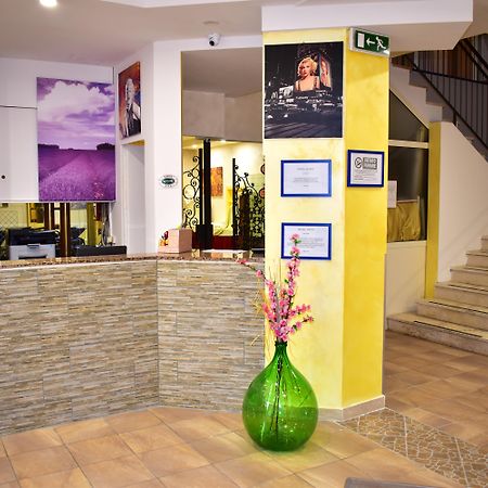 Hotel New Happy Rimini Exterior foto