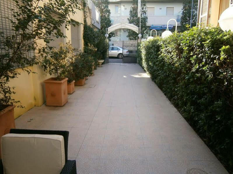 Hotel New Happy Rimini Exterior foto